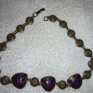 |Vintage womans 17in necklace.